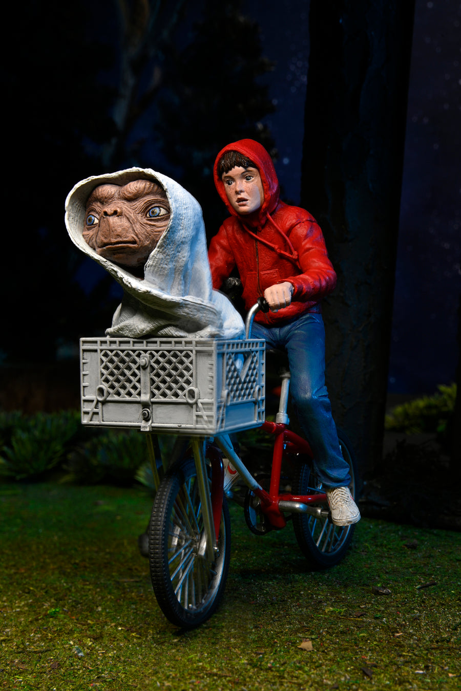 NECA - E.T & Elliot with Bicycle 7” Ultimate Action Figure